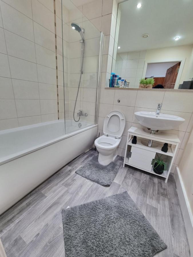 2 Bedroom - City Centre Location - Perfect For Family'S ブラッドフォード エクステリア 写真